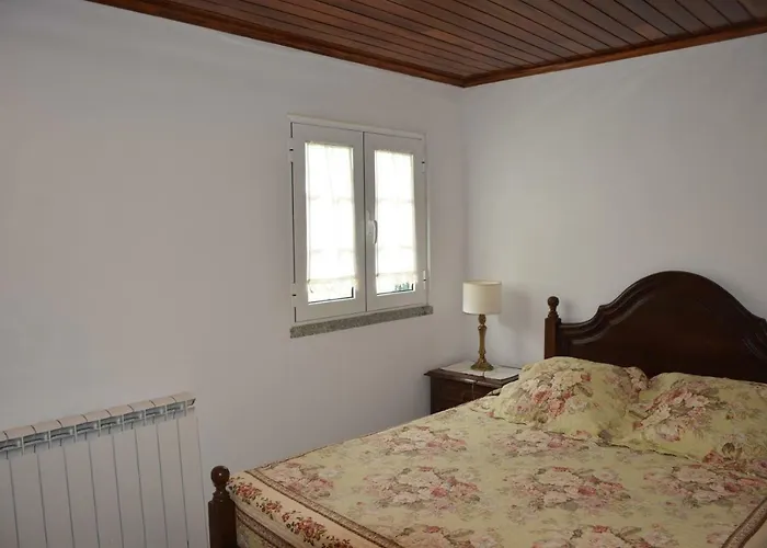 Casa Castanheiras Feriehus *